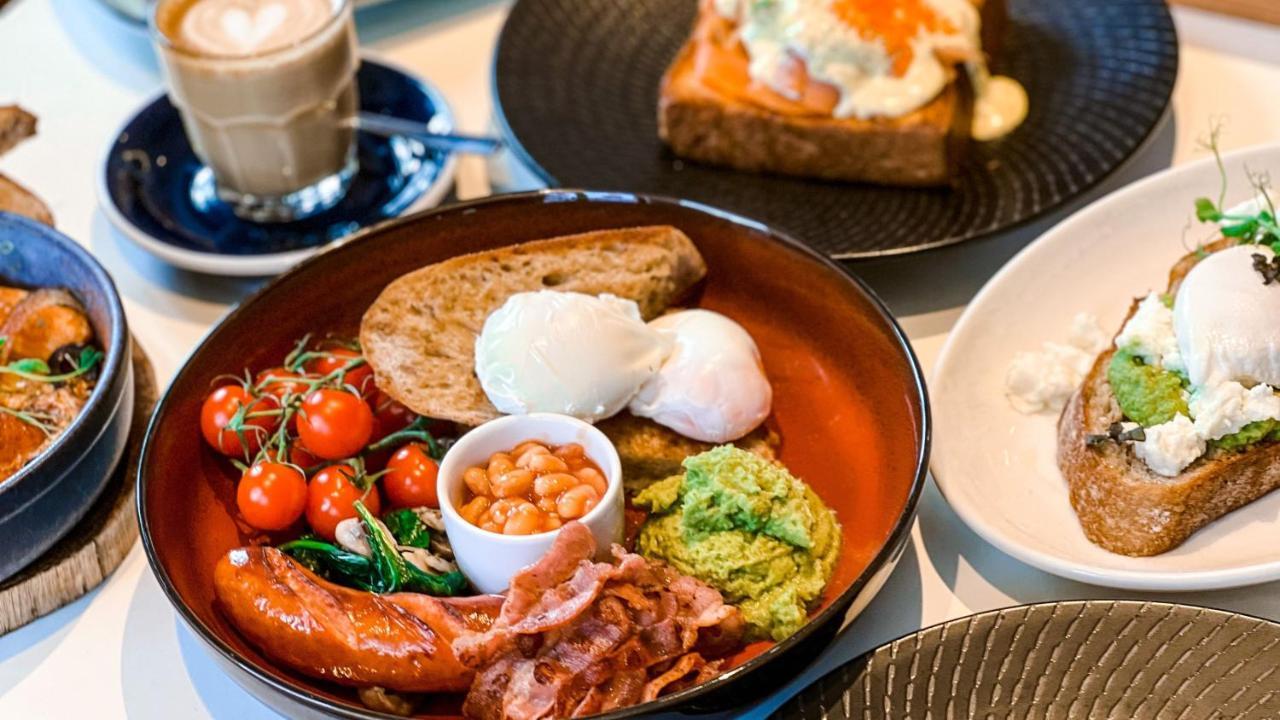 โรงแรมอินดิโก สิงคโปร์ กาตง ภายนอก รูปภาพ A breakfast plate at a cafe in Melbourne, Australia