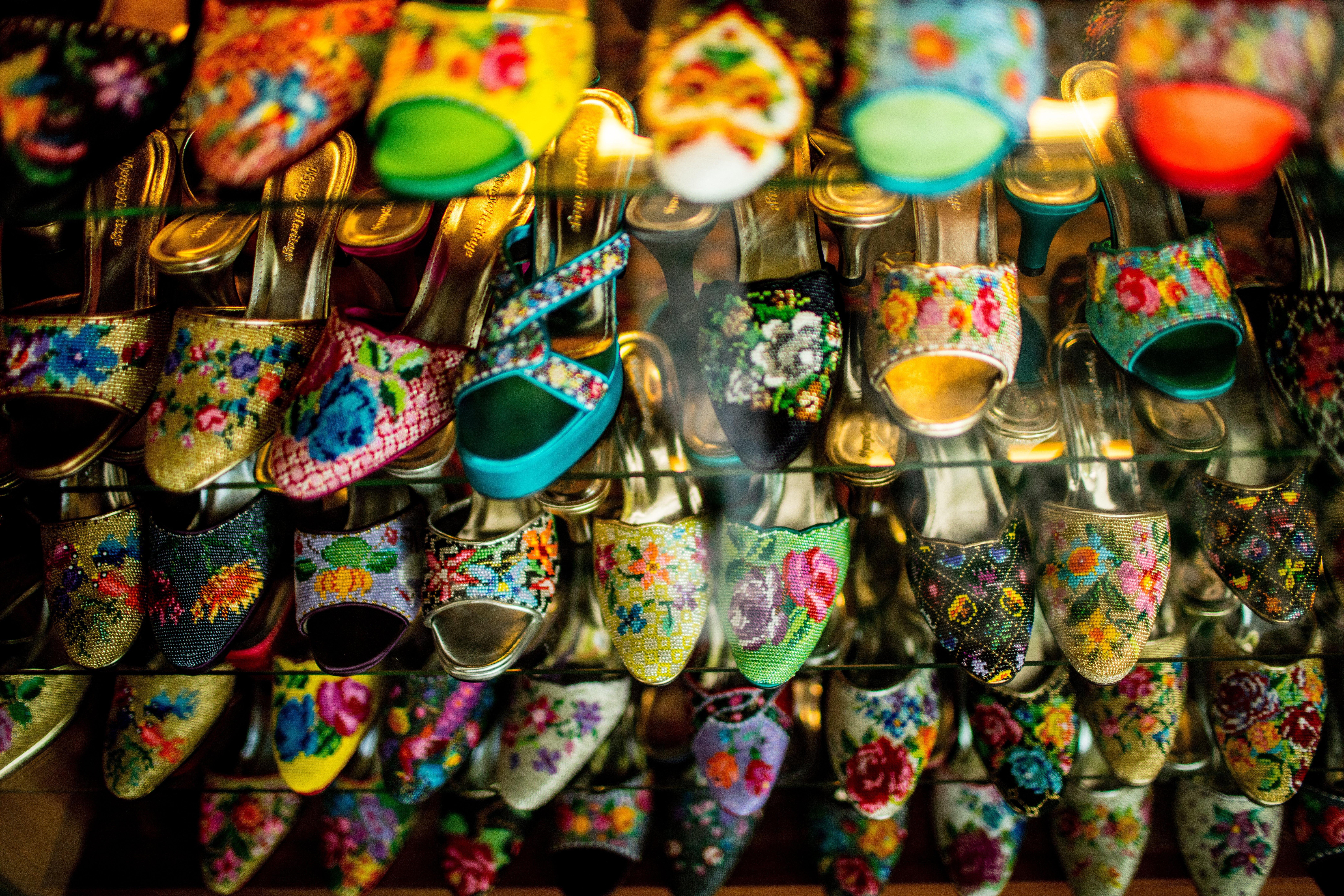 โรงแรมอินดิโก สิงคโปร์ กาตง ภายนอก รูปภาพ Ceramic bells